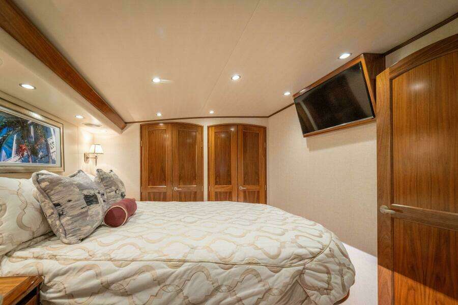 2017 62 Viking Convertible - Offensive