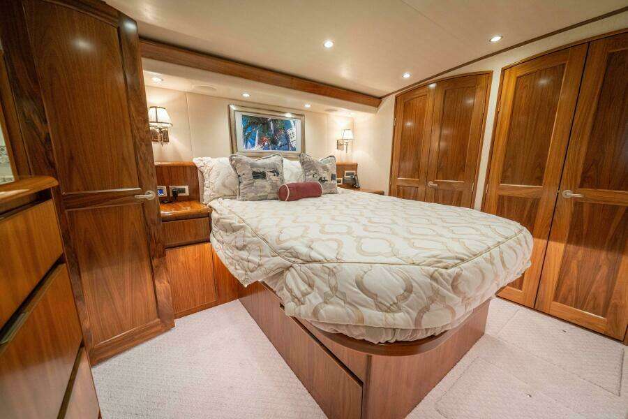 2017 62 Viking Convertible - Offensive