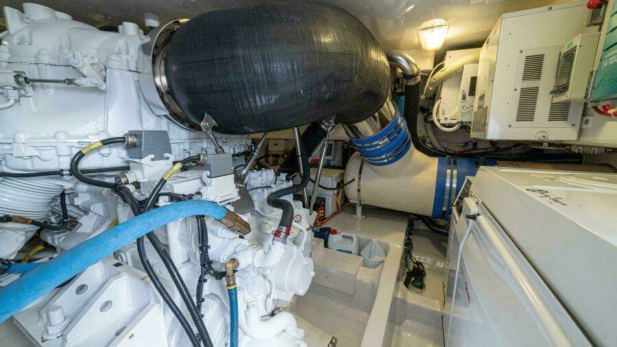 2017 62 Viking Convertible - Offensive