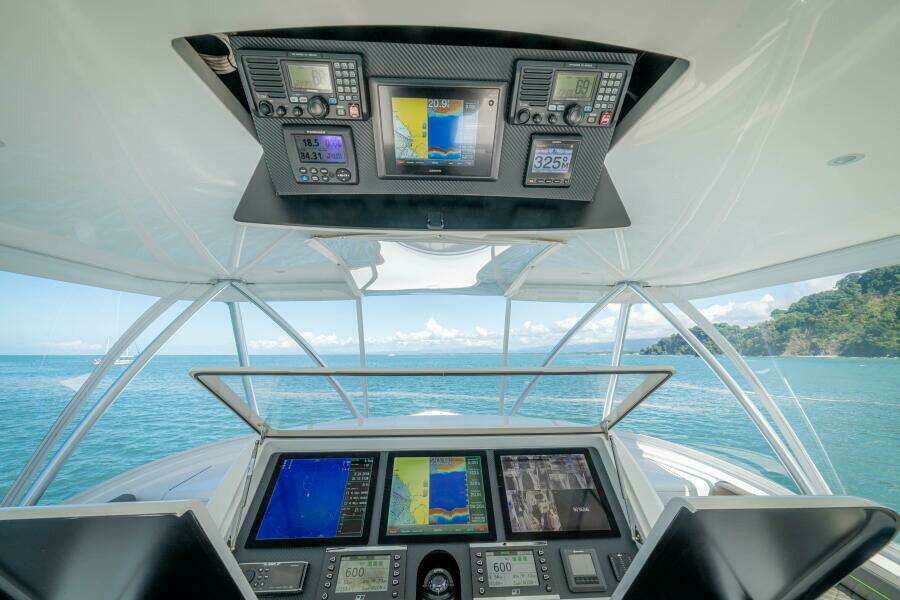 2017 62 Viking Convertible - Offensive