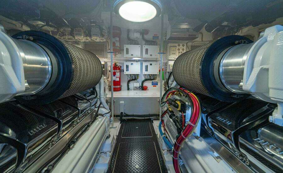 2017 62 Viking Convertible - Offensive