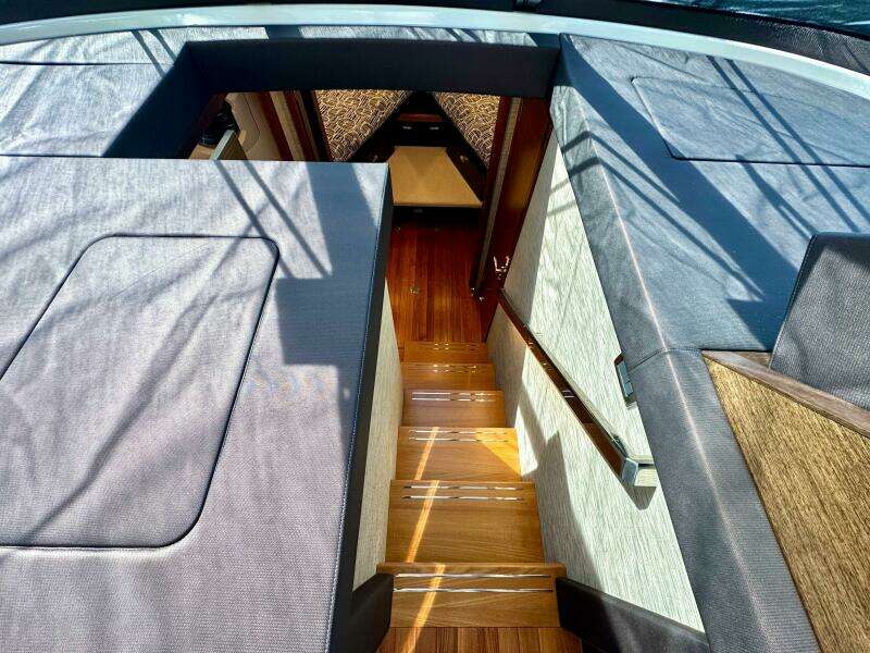 2017 Tiara Yachts 53 Coupe