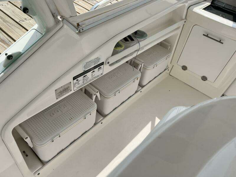 2012 Everglades 350 LX