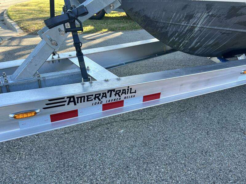 2012 Everglades 350 LX