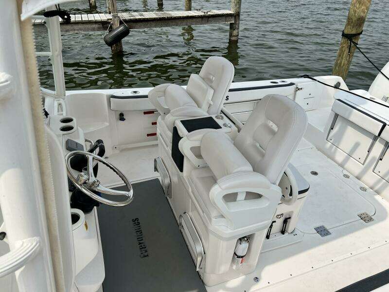 2012 Everglades 350 LX