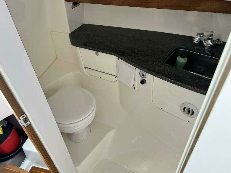 2012 Everglades 350 LX