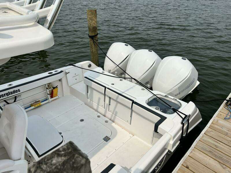 2012 Everglades 350 LX