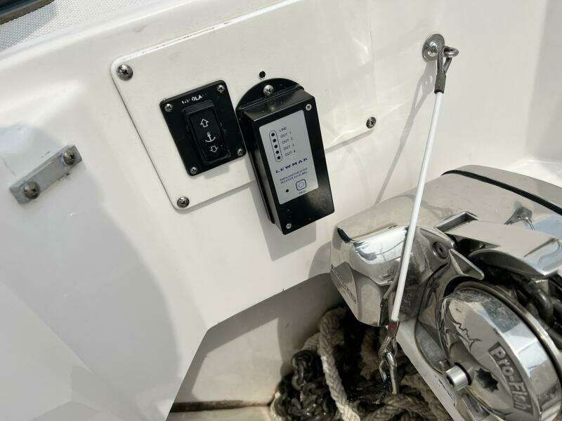 2012 Everglades 350 LX