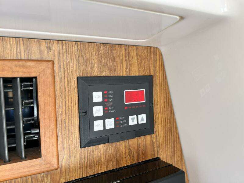 2012 Everglades 350 LX