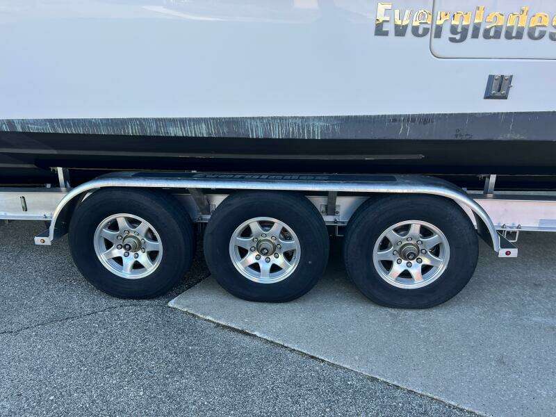 2012 Everglades 350 LX