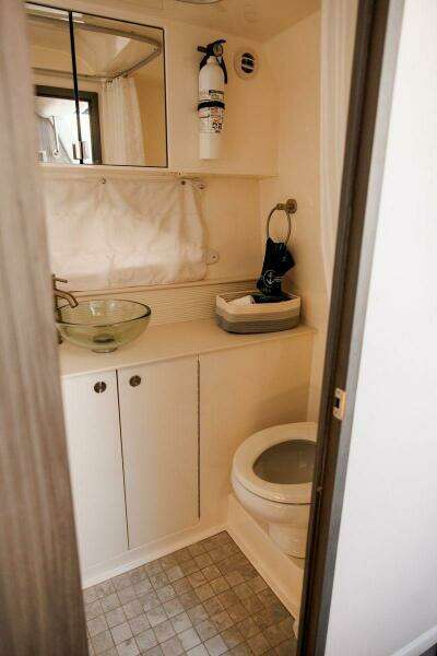 2022 Sea Ray 320 Sundancer OB