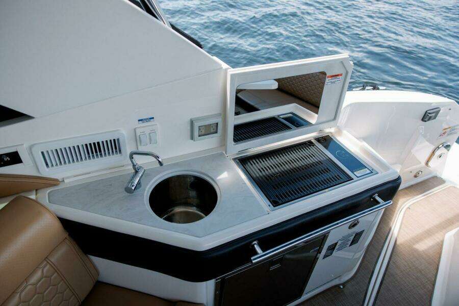 2022 Sea Ray 320 Sundancer OB