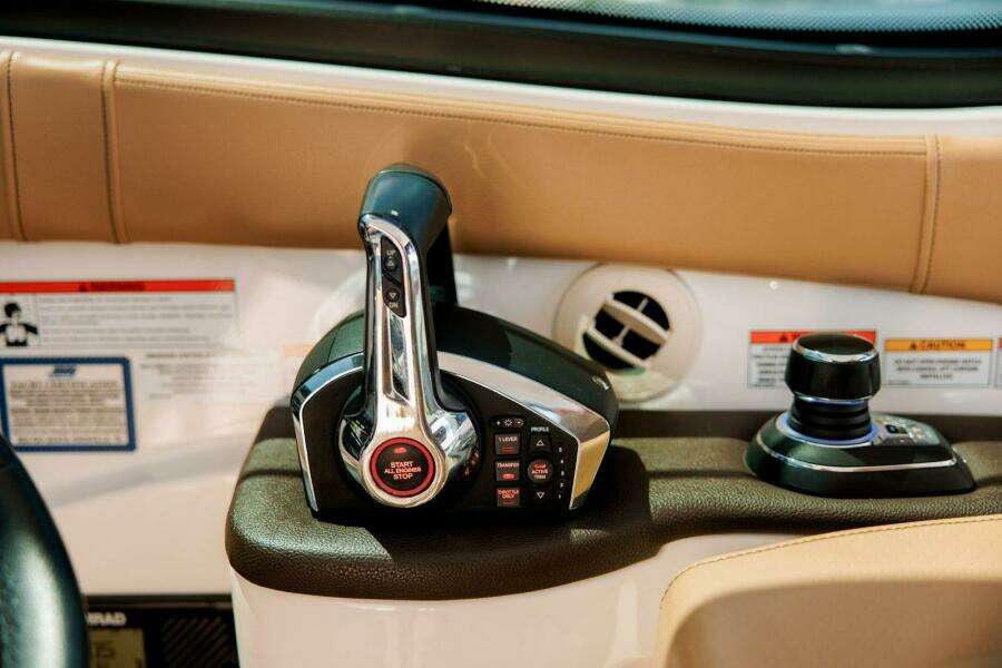 2022 Sea Ray 320 Sundancer OB