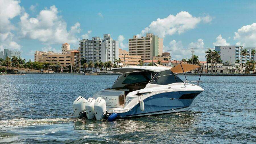 2022 Sea Ray 320 Sundancer OB