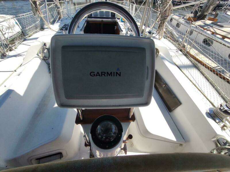 1987 Hunter 37 Legend