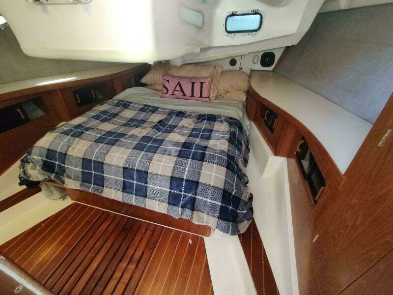 1987 Hunter 37 Legend