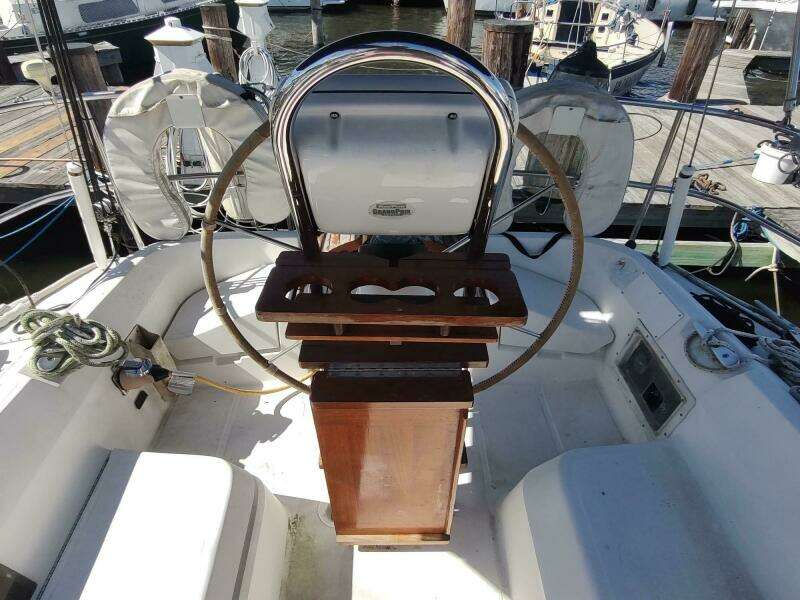 1987 Hunter 37 Legend