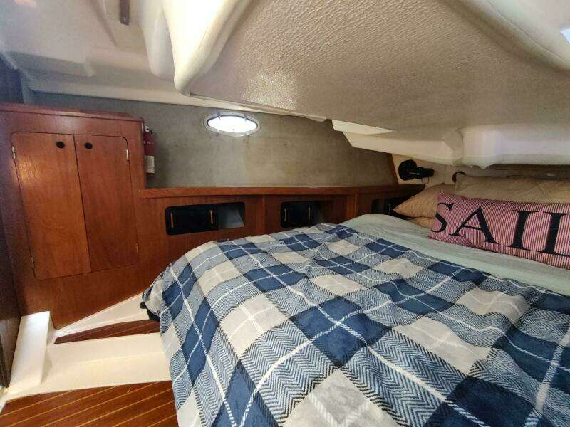 1987 Hunter 37 Legend