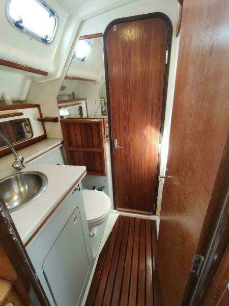 1987 Hunter 37 Legend