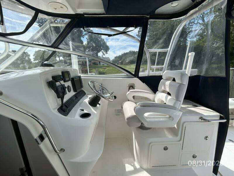 31' Boston Whaler upper deck starboard