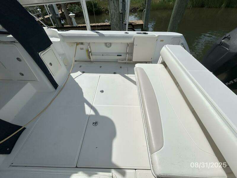 31' Boston Whaler cockpit starboard