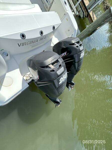 31' Boston Whaler outboards1