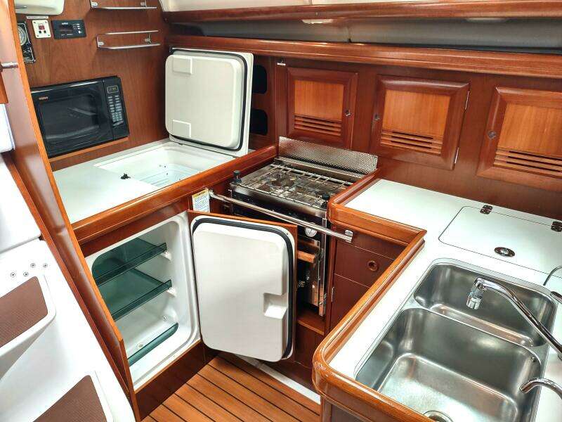 2004 Beneteau 393