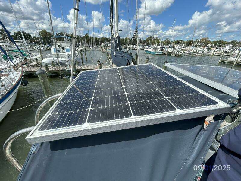 40' Nauticat port forward solar panel