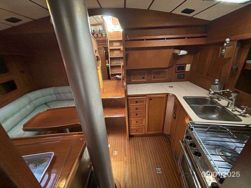 40' Nauticat galley-dinette aft