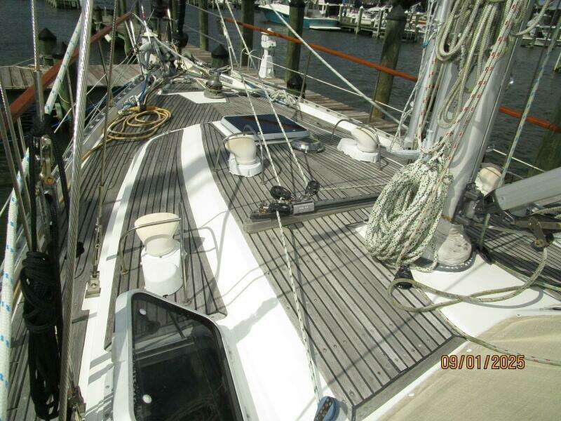 40' Nauticat foredeck1