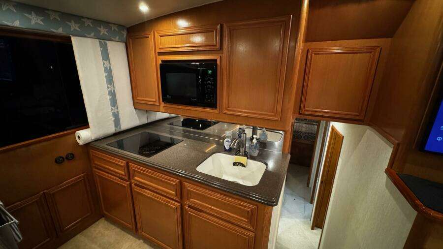 2002 Cavileer 48 Flybridge Sportfisherman