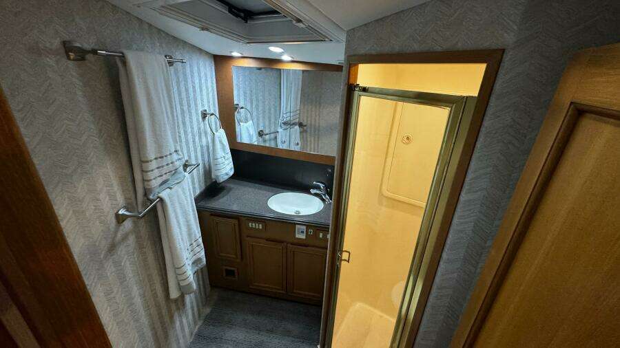 2002 Cavileer 48 Flybridge Sportfisherman