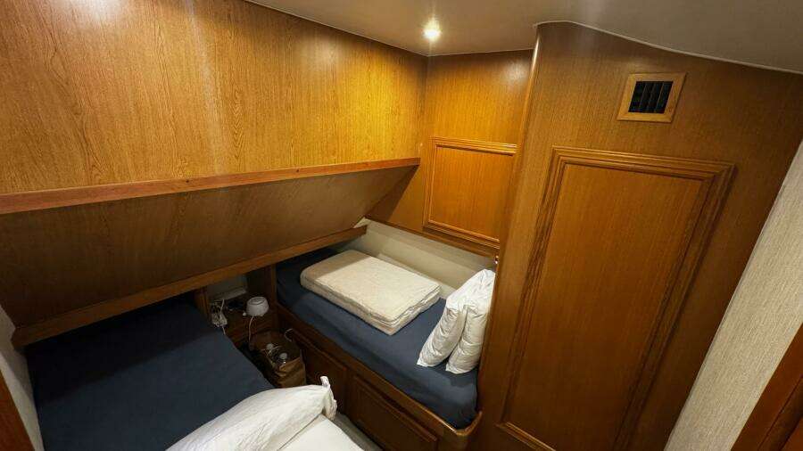 2002 Cavileer 48 Flybridge Sportfisherman