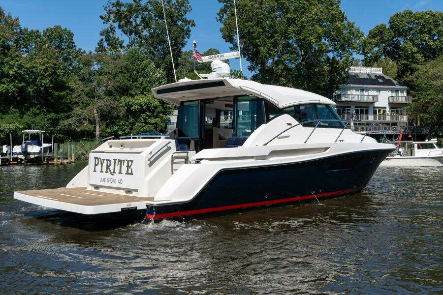 2015 Tiara Yachts 44 Coupe