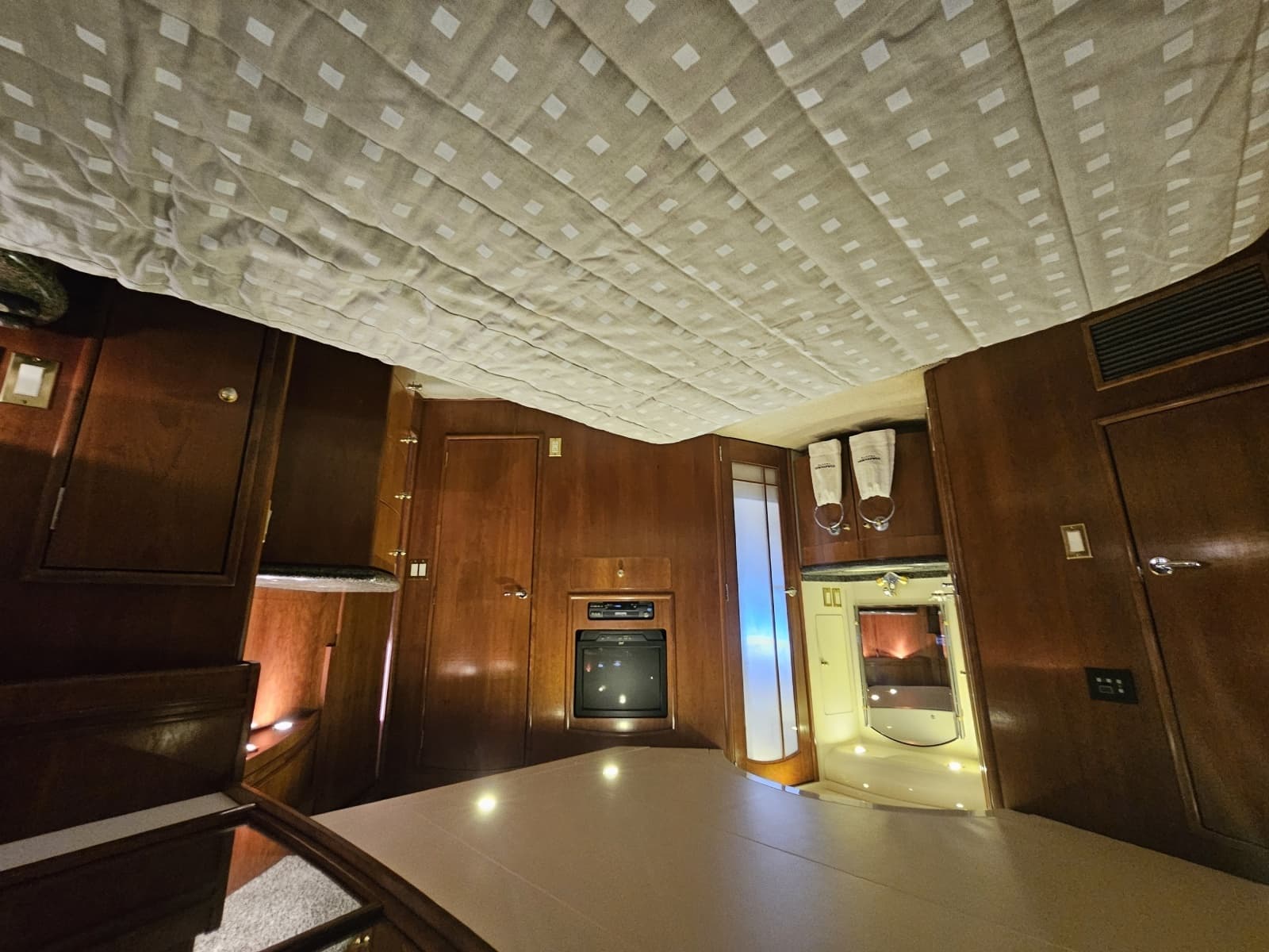 1999 Carver 530 Voyager