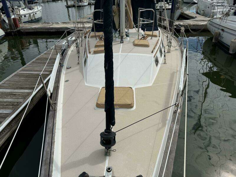 1988 Catalina Morgan 44 Center Cockpit