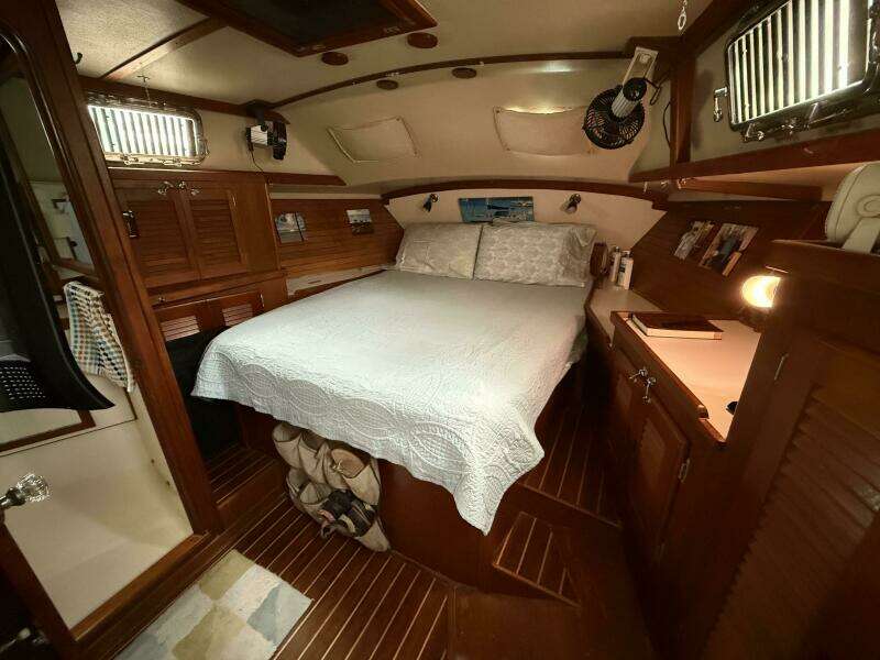 1988 Catalina Morgan 44 Center Cockpit