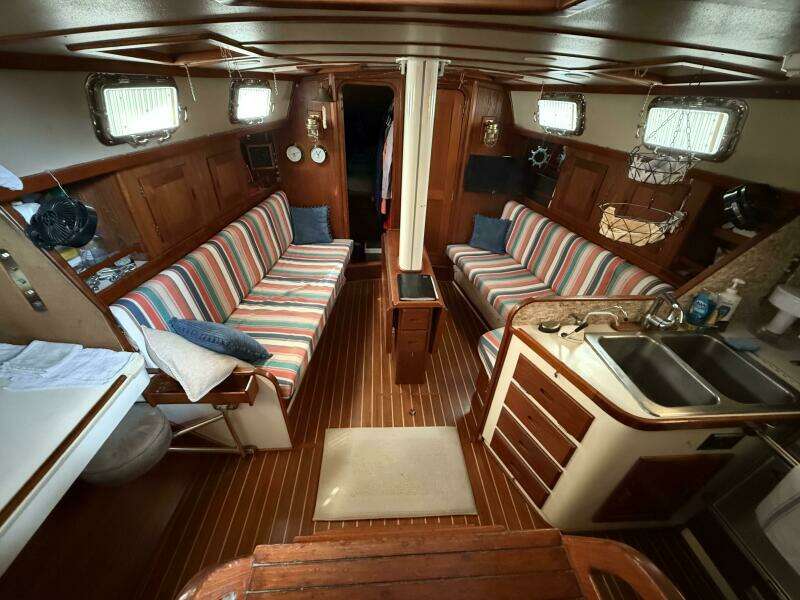 1988 Catalina Morgan 44 Center Cockpit