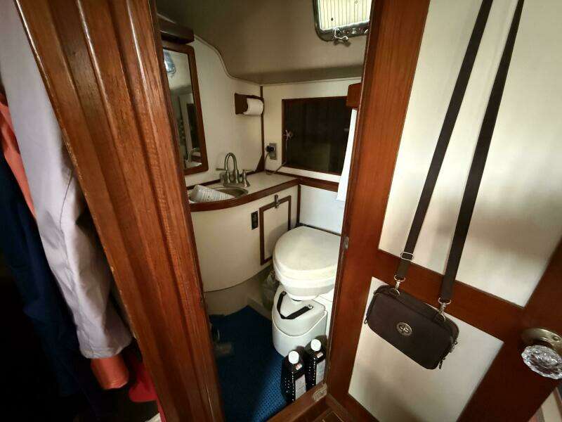 1988 Catalina Morgan 44 Center Cockpit