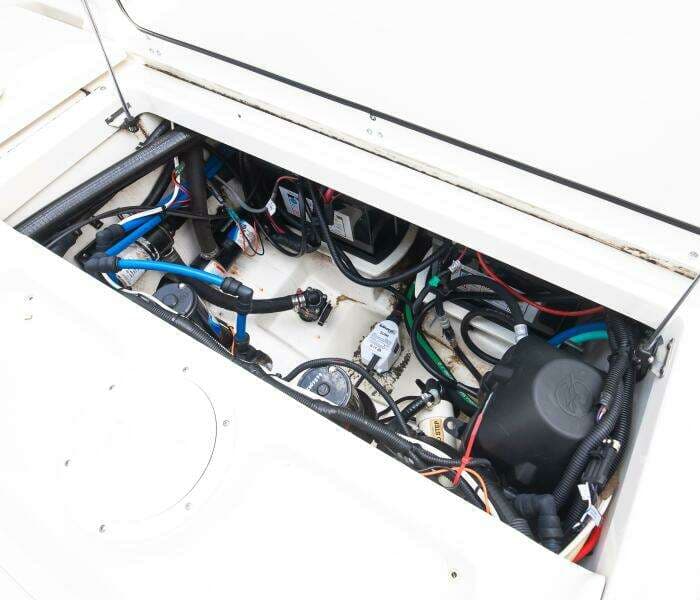 2010 Boston Whaler 250 Outrage