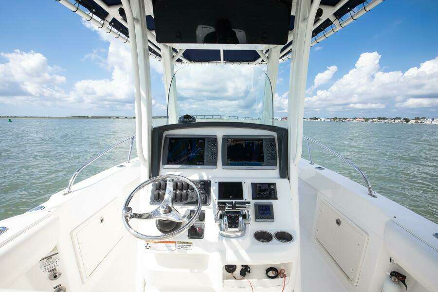 2010 Boston Whaler 250 Outrage