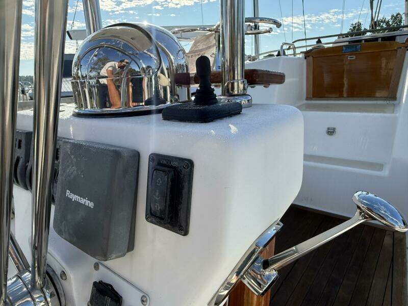 2011 Tartan 47 Glory instrument binnacle