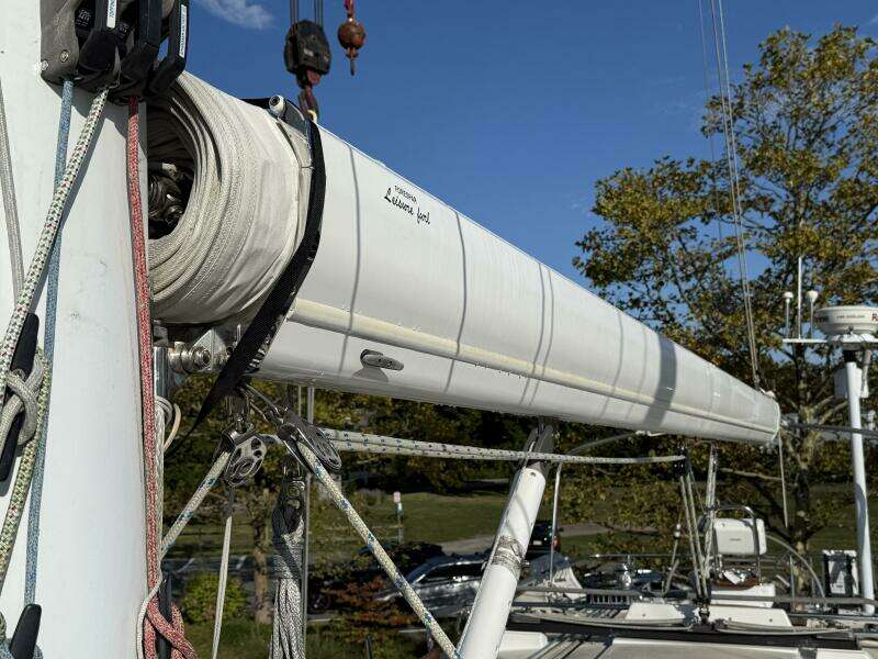 2011 Tartan 47 Glory in-boom main furling system