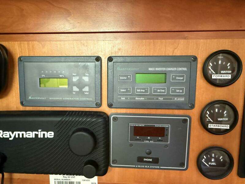 2011 Tartan 47 Glory inverter and battery charger