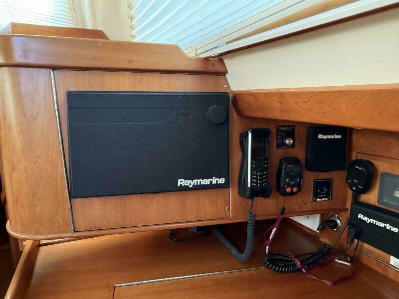 2011 Tartan 47 Glory nav electronics