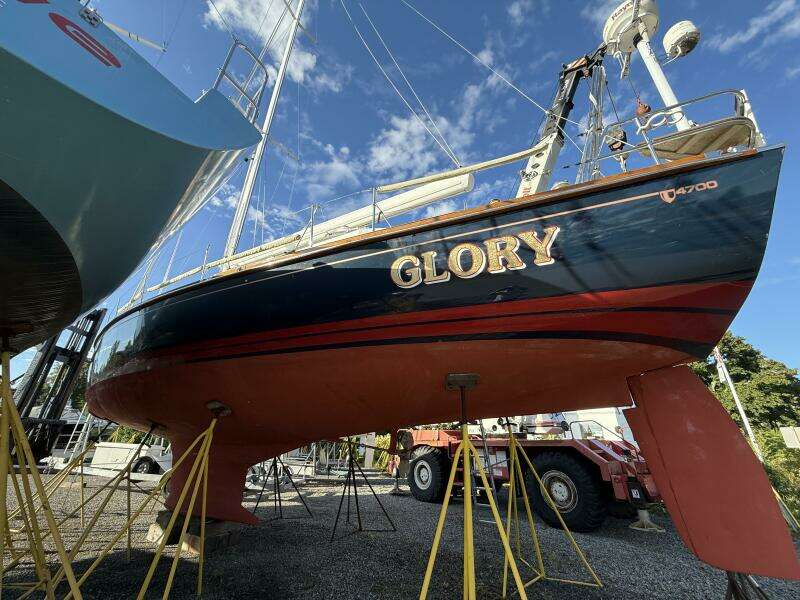 2011 Tartan 47 Glory hull hauled out