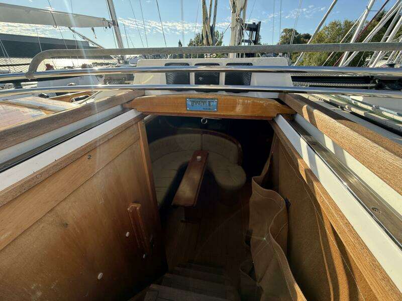 2011 Tartan 47 Glory open companionway