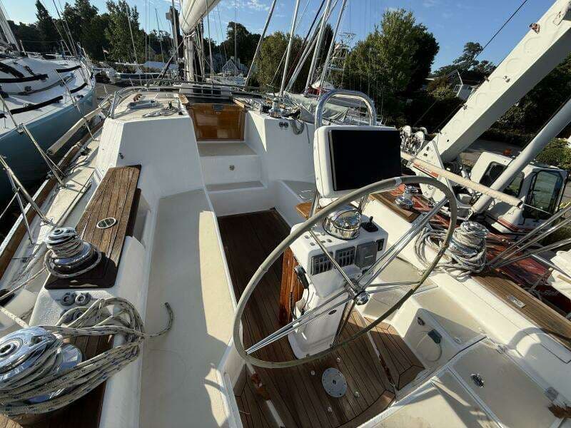 2011 Tartan 47 Glory cockpit and helm