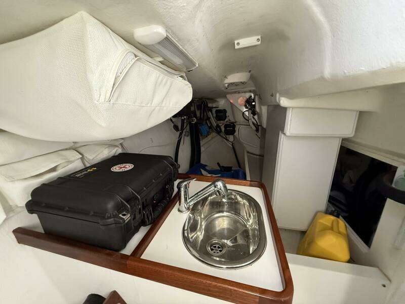 2018 J/121 Alchemy head basin