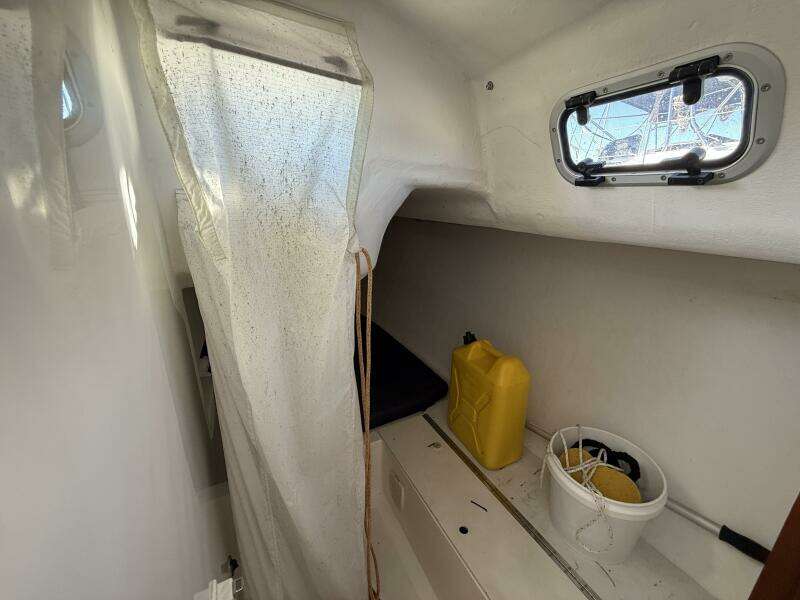 2018 J/121 Alchemy storage area